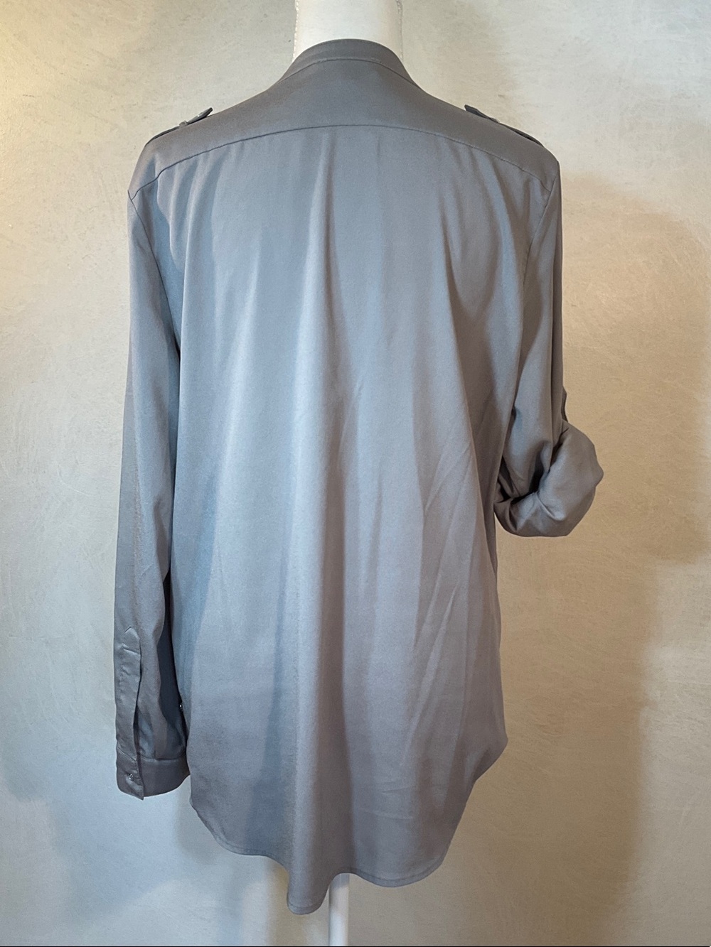 Calvin Klein Gray Button-Front Shirt. - Picture 4 of 8